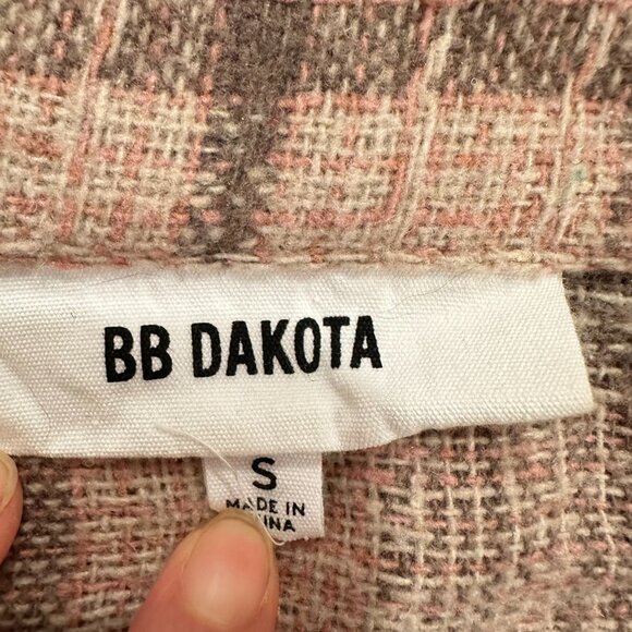 BB Dakota by Steve Madden Women's Pink Plaid Boucle Shirt Jacket Size Small - Picture 7 of 12